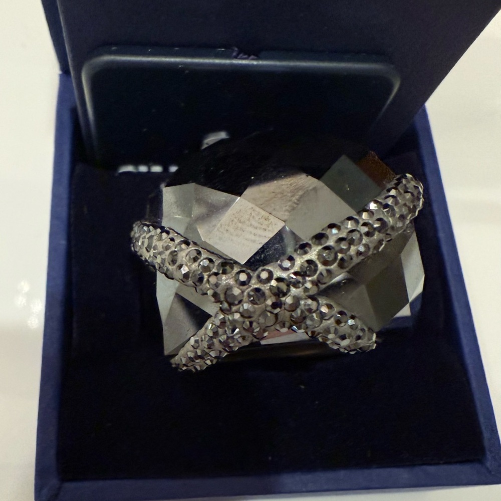 Crystal Embellished Ring shows minor signs of wear do to age see pictures